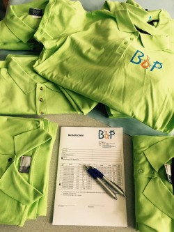 Grüne Polo-Shirts mit neuem BbP-Logo